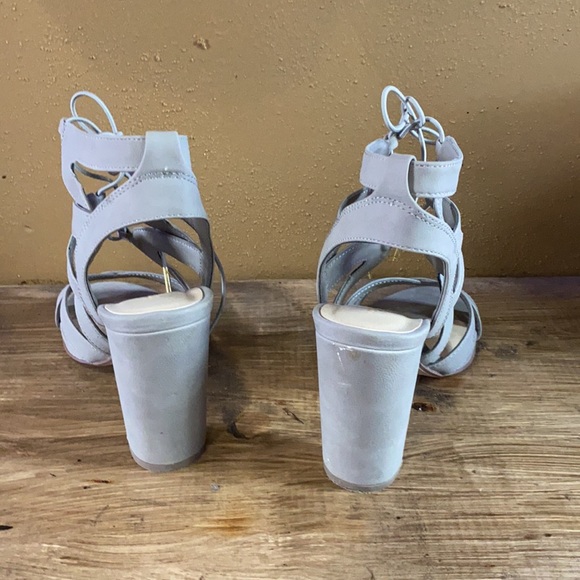 Heels - Picture 3 of 3